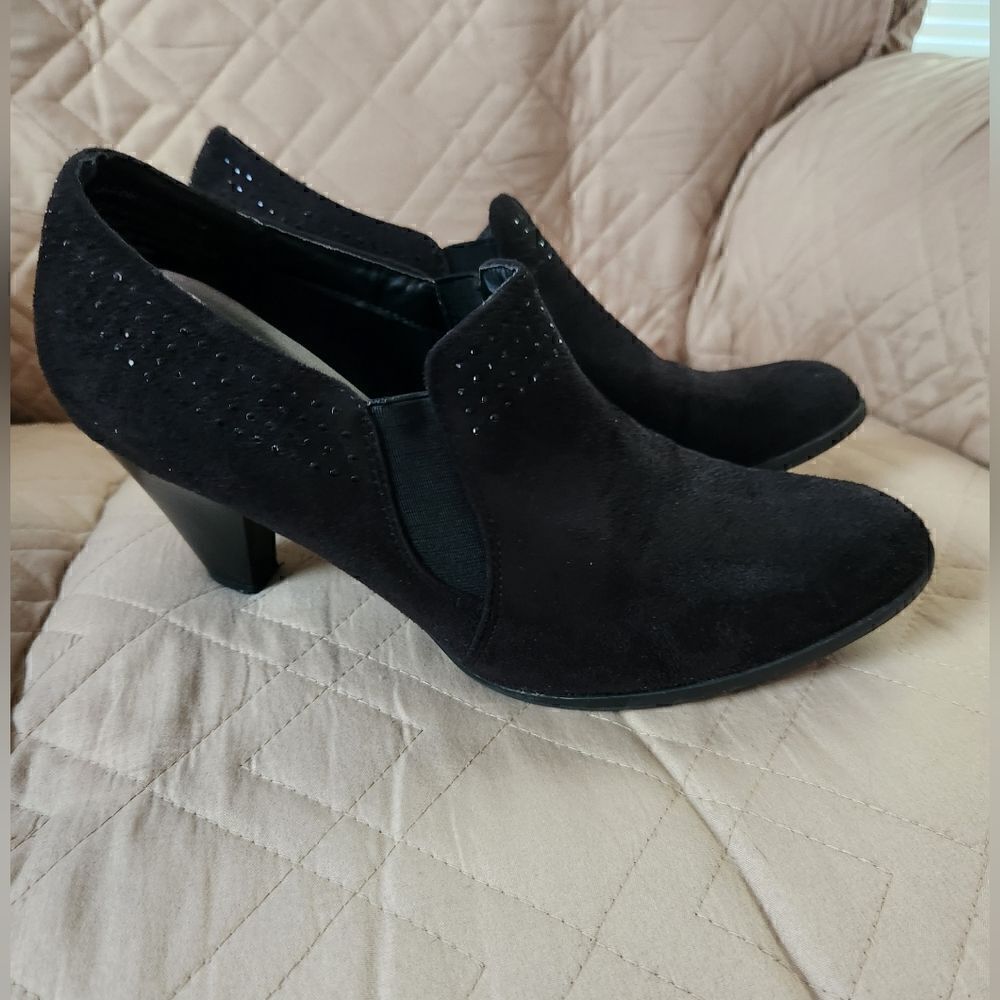 Laura Ashley Womens 11M Black Suede Leather LA Farley Ankle Bootie in box